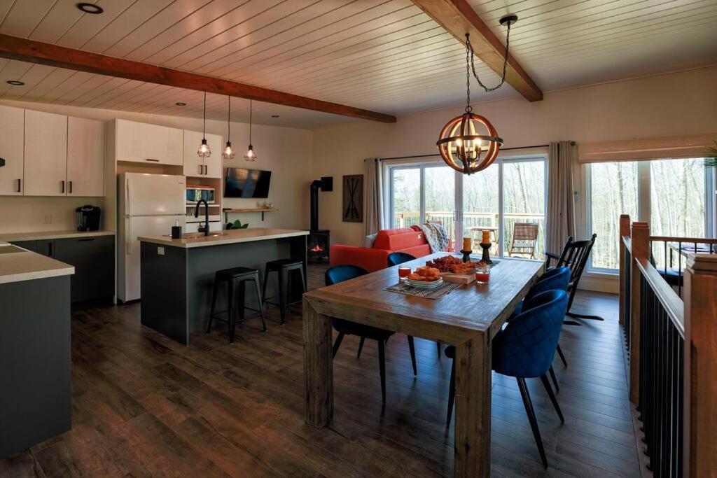 Chalet Woodpecker Lodge - Chaleureux Avec Foyer. Orford Esterno foto